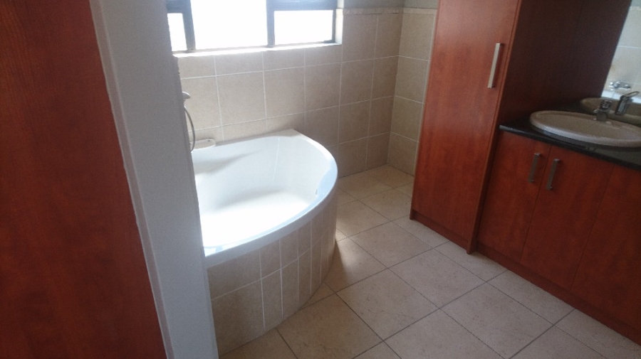 To Let 3 Bedroom Property for Rent in Hillside Free State